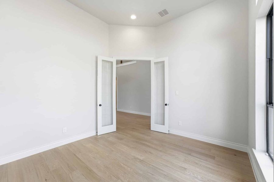 Spacious, unfurnished interior of a new home in Bridgeland 50′, Cypress (Image 15).