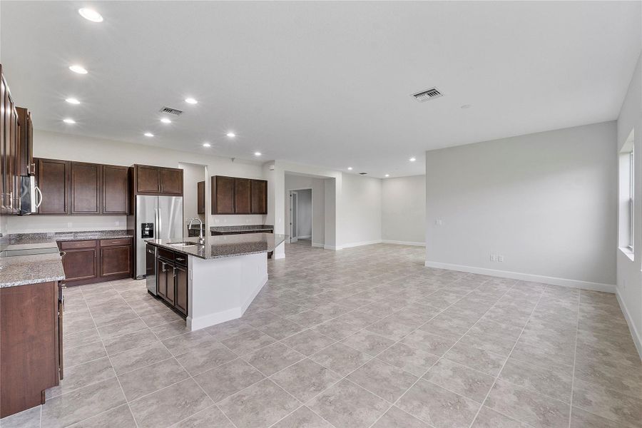 Spacious, unfurnished interior of a new home in , Loxahatchee (Image 46).
