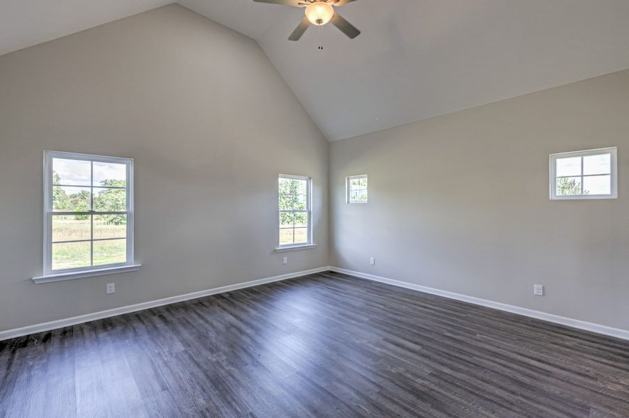 Spacious, unfurnished interior of a new home in Collin's Place, Decherd (Image 31).