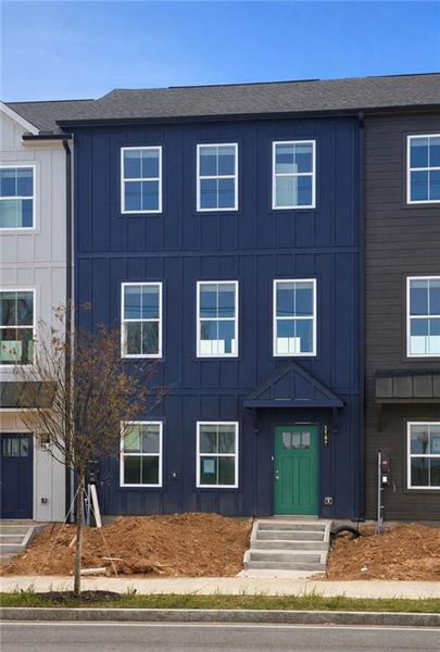 Condo located in Atlanta, GA showcasing its design and architecture (Image 3).