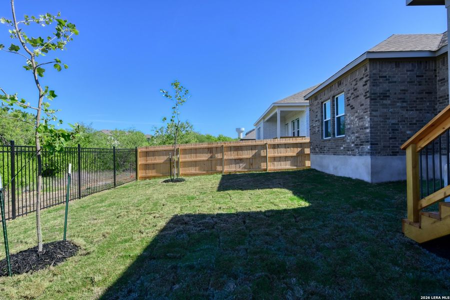 Exterior details and patio area of a home in Arcadia Ridge, San Antonio (Image 3).