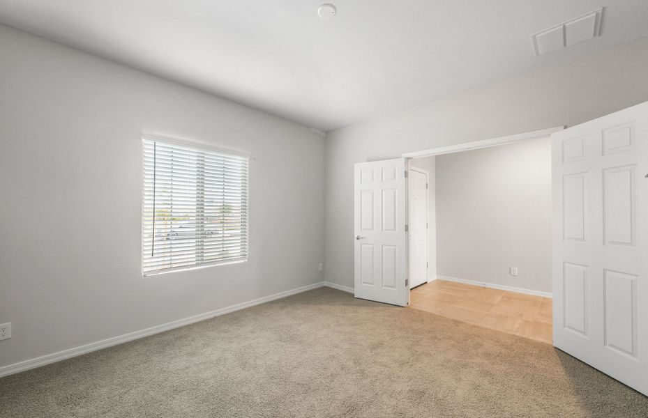 Spacious, unfurnished interior of a new home in El Cidro, Goodyear (Image 18).