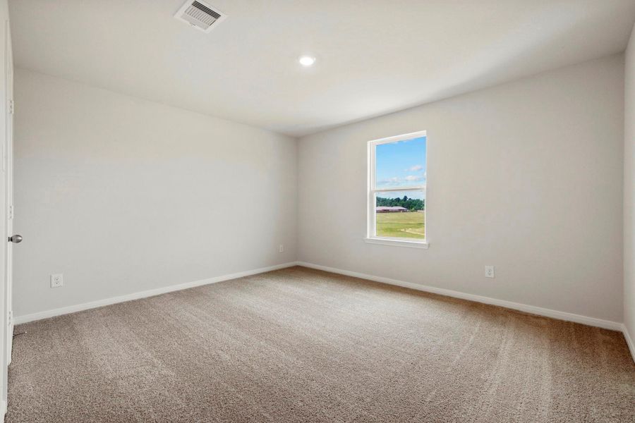 Spacious, unfurnished interior of a new home in Pinewood Trails, Cleveland (Image 14).
