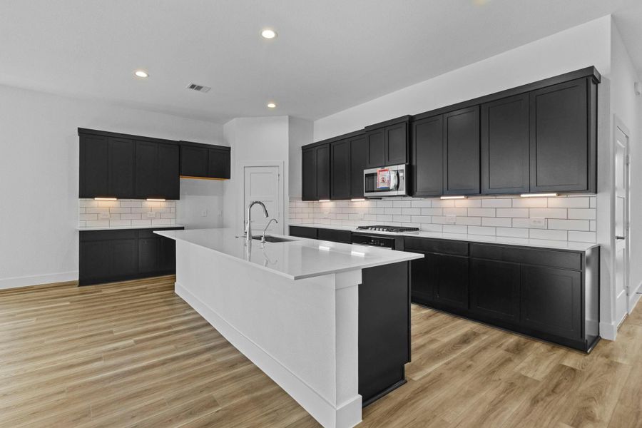 Furnished interior view inside a new home in Silverthorne, Conroe (Image 11).