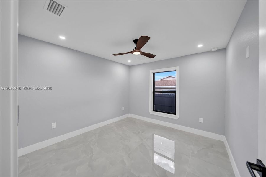 Spacious, unfurnished interior of a new home in , Cape Coral (Image 24).