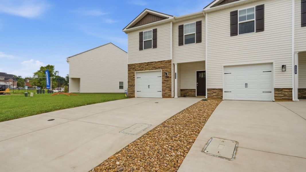 Exterior details and patio area of a home in Fieldcrest Acres Townhomes, Blountville (Image 3).
