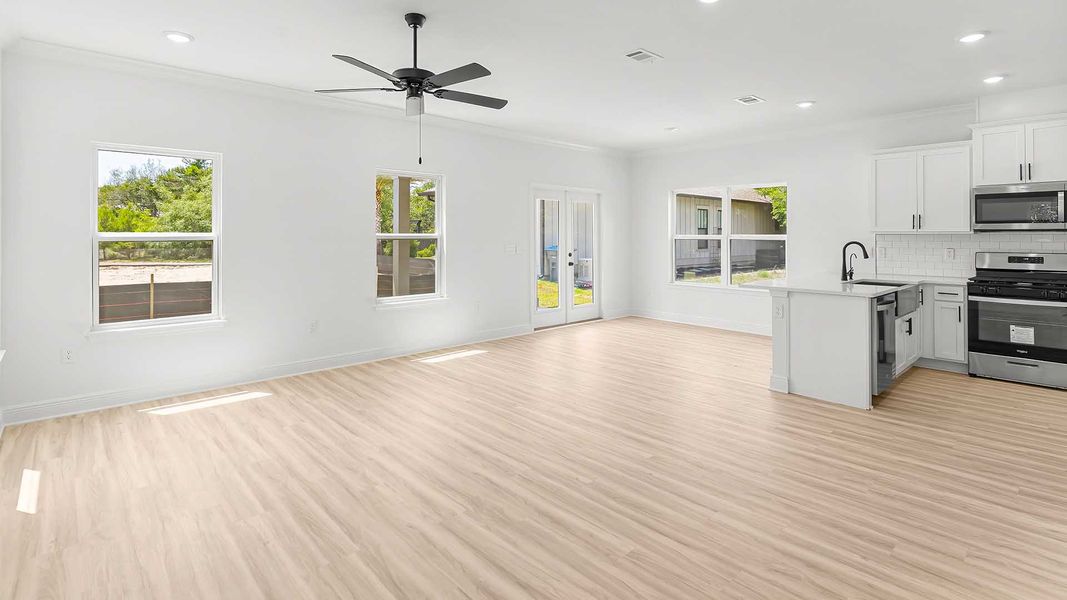 Spacious, unfurnished interior of a new home in Sanctuary Beach, Panama City Beach (Image 16).