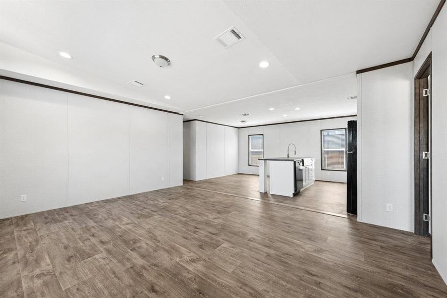 Spacious, unfurnished interior of a new home in , Granbury (Image 33).