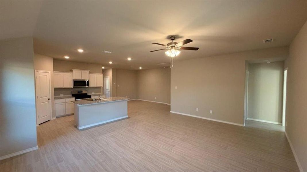 Spacious, unfurnished interior of a new home in Rosewood at Beltmill, Fort Worth (Image 8).