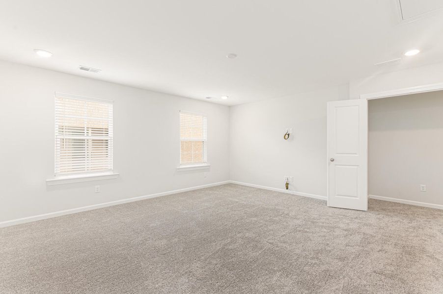 Spacious, unfurnished interior of a new home in , Summerville (Image 15).