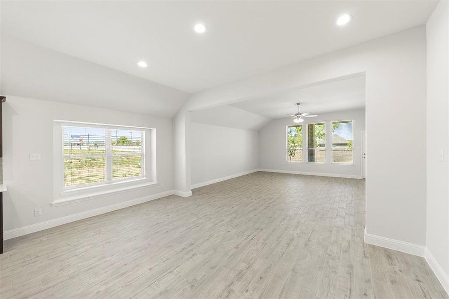 Spacious, unfurnished interior of a new home in Arcadia Trails, Balch Springs (Image 24).