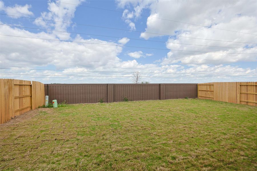 Exterior details and patio area of a home in Brookewater, Rosenberg (Image 3).