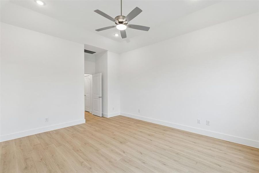 Spacious, unfurnished interior of a new home in Ellis Ranch Estates, Waxahachie (Image 23).