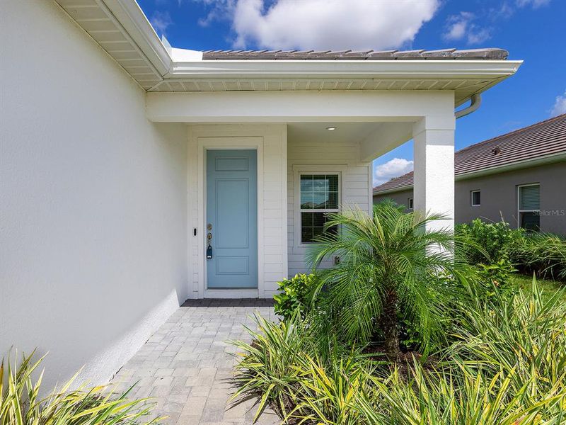 Exterior details and patio area of a home in , Venice (Image 3).