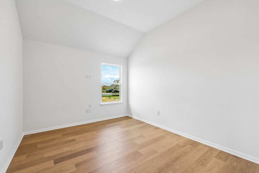 Spacious, unfurnished interior of a new home in Porter Country, Buda (Image 18).