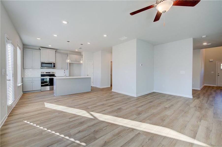 Spacious, unfurnished interior of a new home in Enclave at Evergreen, Fairburn (Image 11). Spacious, unfurnished interior of a new home in Enclave at Evergreen, Fairburn (Image 11).