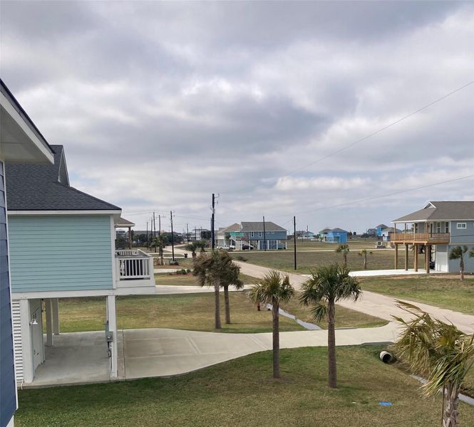 Exterior details and patio area of a home in , Galveston (Image 3).