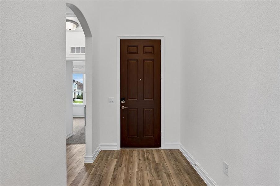 Spacious, unfurnished interior of a new home in Erwin Farms, McKinney (Image 23).