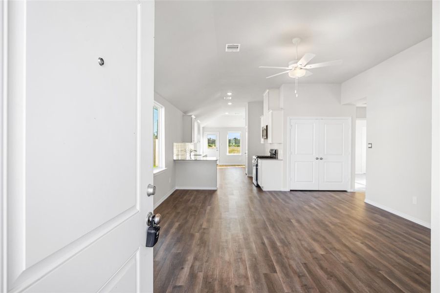 Spacious, unfurnished interior of a new home in Hill & Dale Ranch, Splendora (Image 14). Spacious, unfurnished interior of a new home in Hill & Dale Ranch, Splendora (Image 14).