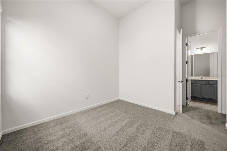 Spacious, unfurnished interior of a new home in , Orlando (Image 29).