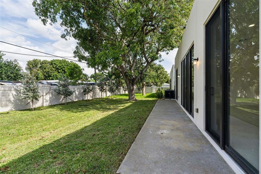 Exterior details and patio area of a home in , Fort Lauderdale (Image 30). Exterior details and patio area of a home in , Fort Lauderdale (Image 30).
