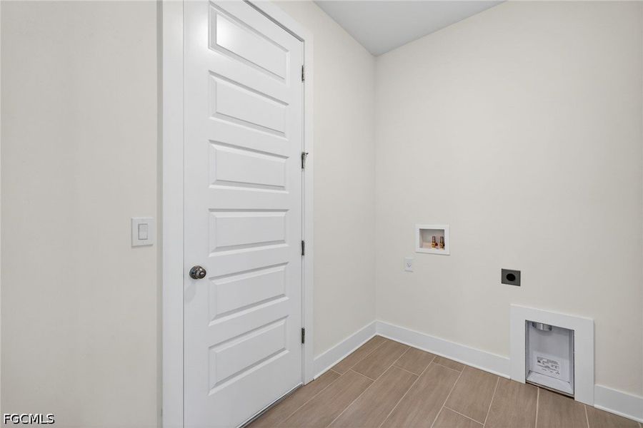 Spacious, unfurnished interior of a new home in Cape Coral, Cape Coral (Image 29). Spacious, unfurnished interior of a new home in Cape Coral, Cape Coral (Image 29).