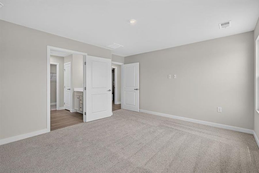 Spacious, unfurnished interior of a new home in Beacon Point at New Hampstead, Savannah (Image 30). Spacious, unfurnished interior of a new home in Beacon Point at New Hampstead, Savannah (Image 30).