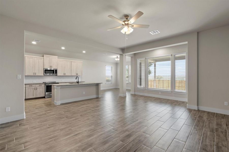 Spacious, unfurnished interior of a new home in Crescent Bluff, Georgetown (Image 34). Spacious, unfurnished interior of a new home in Crescent Bluff, Georgetown (Image 34).
