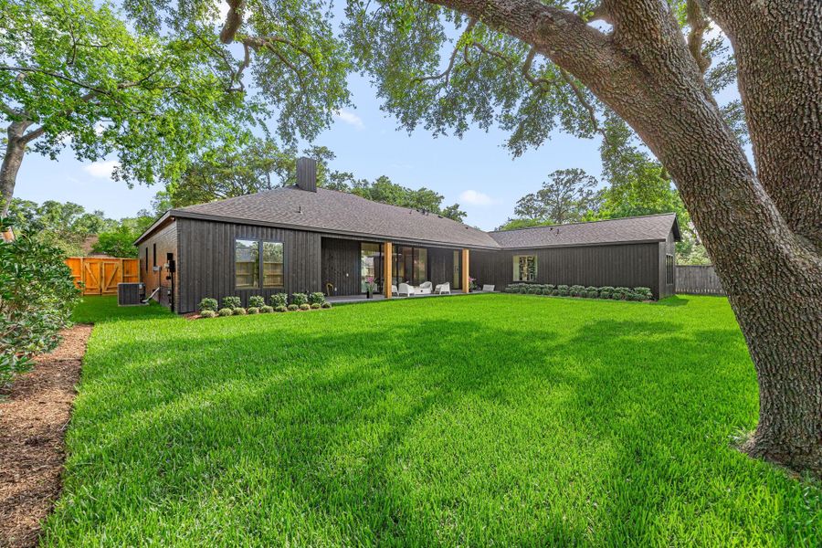 Exterior details and patio area of a home in , Houston (Image 23).