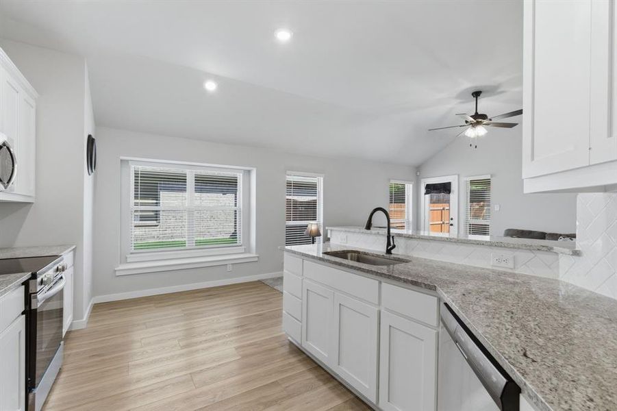Furnished interior view inside a new home in Trail Creek, Cleburne (Image 37).