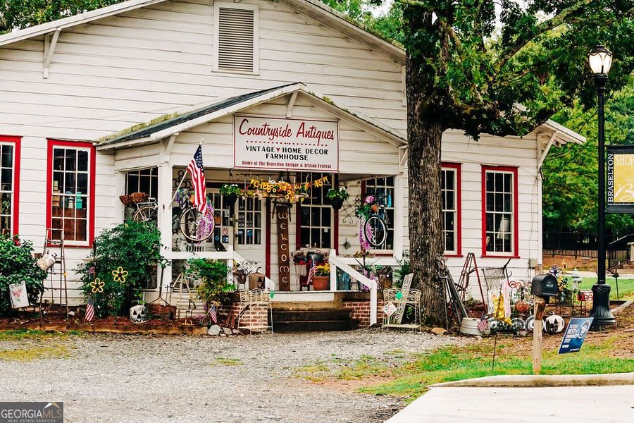 Image 103 of a home in Rosewood Lake Estates.