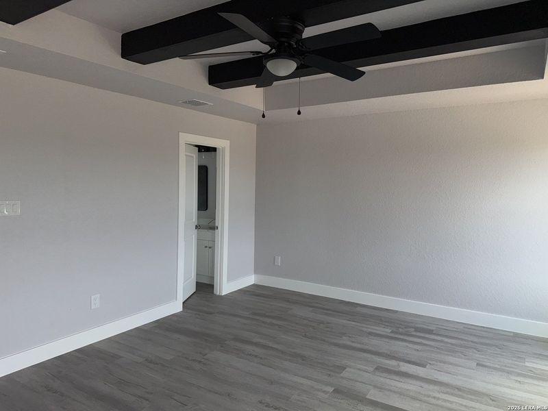 Spacious, unfurnished interior of a new home in , Natalia (Image 26).
