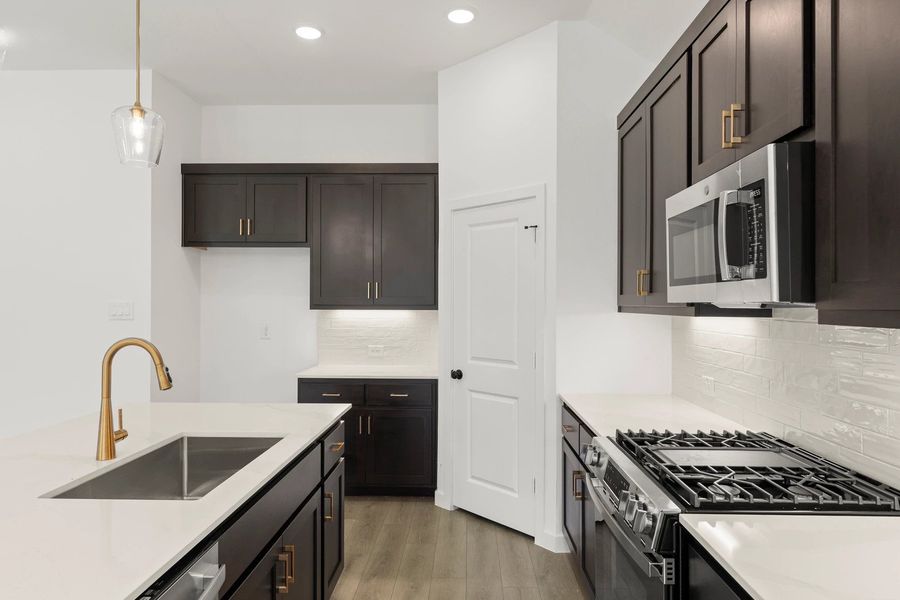 Kitchen Representative Photo featuring the Oxford Collection Kitchen Representative Photo featuring the Oxford Collection