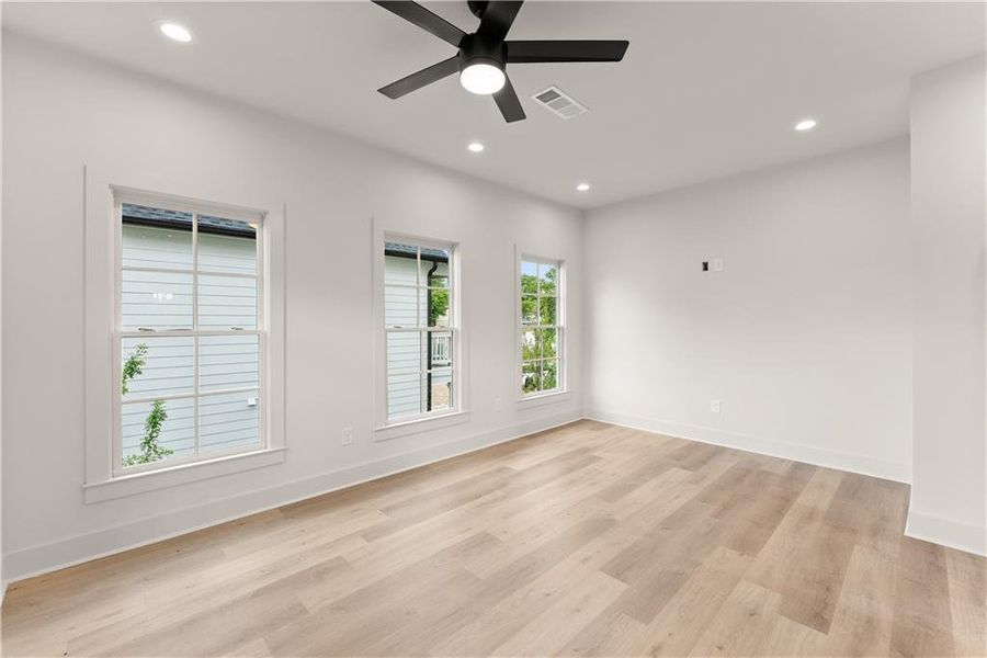 Spacious, unfurnished interior of a new home in , Gainesville (Image 25).