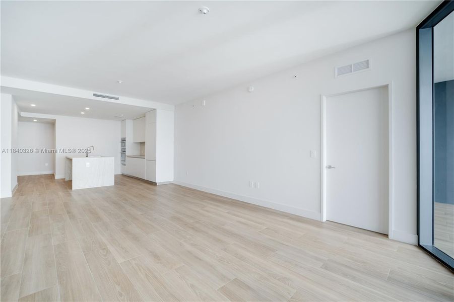 Spacious, unfurnished interior of a new home in Aria Reserve, Miami (Image 25). Spacious, unfurnished interior of a new home in Aria Reserve, Miami (Image 25).