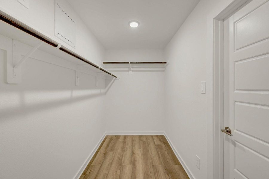 Spacious, unfurnished interior of a new home in Sorella, Tomball (Image 25).