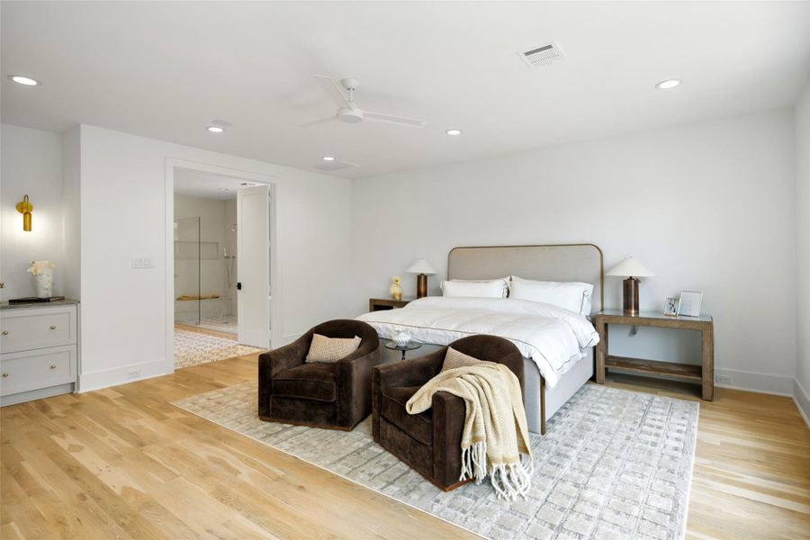 SPACIOUS PRIMARY BEDROOM WITH A DRY BAR SPACIOUS PRIMARY BEDROOM WITH A DRY BAR