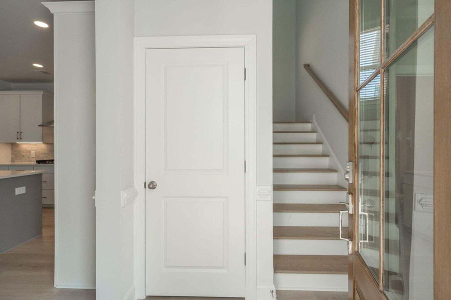 Spacious, unfurnished interior of a new home in Sweetgrass Station, Summerville (Image 26).