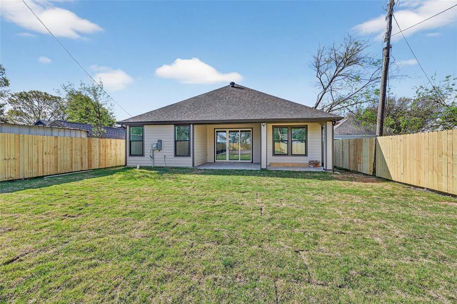 Exterior details and patio area of a home in , Grand Prairie (Image 3).