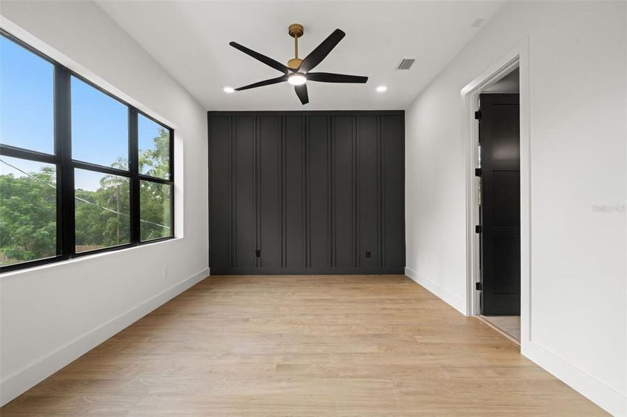Spacious, unfurnished interior of a new home in , Tampa (Image 50).