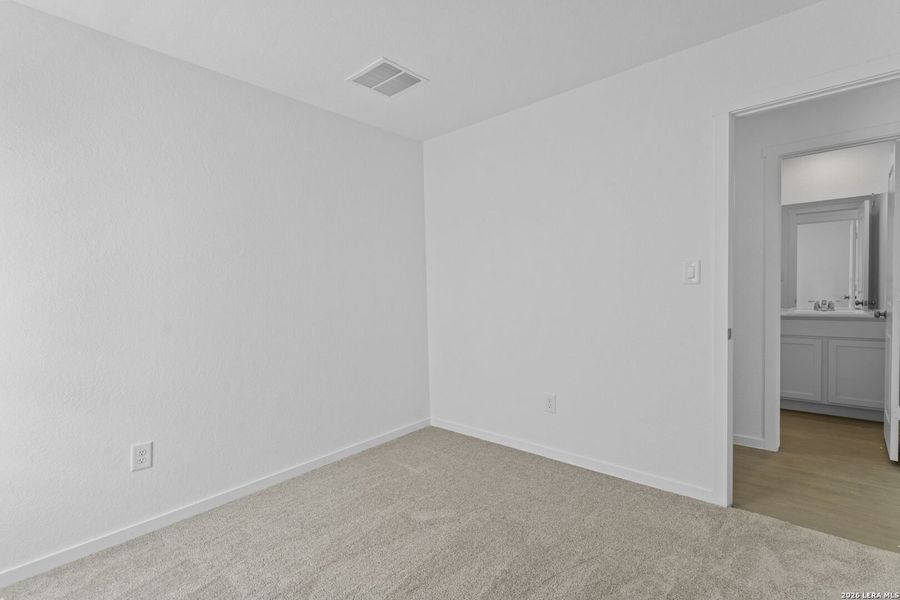 Spacious, unfurnished interior of a new home in Spring Grove, St. Hedwig (Image 27).