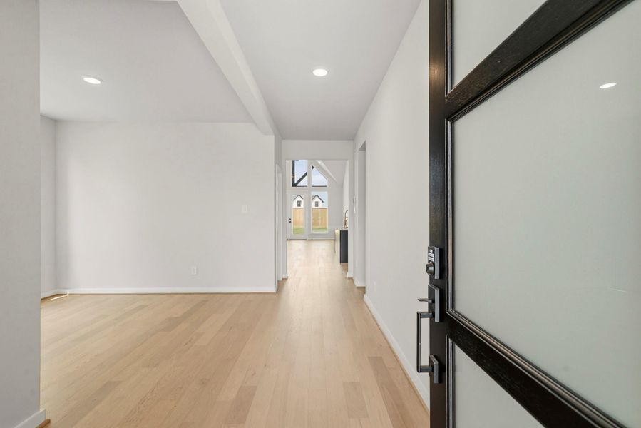 Wide open entry welcomes you into the space Wide open entry welcomes you into the space