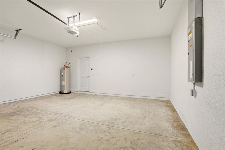 Spacious, unfurnished interior of a new home in , North Port (Image 26).