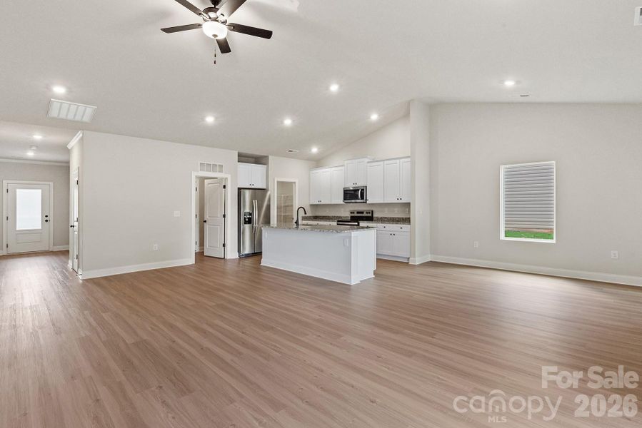 Spacious, unfurnished interior of a new home in Ascot Woods, Charlotte (Image 7).