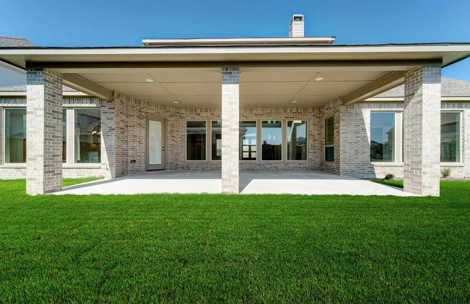 Representative exterior details of a home built from the 4590 by Ravenna Homes in Artavia 70′, Conroe (Image 4).
