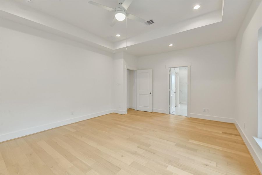 Spacious, unfurnished interior of a new home in Timbergrove Trails, Houston (Image 20).