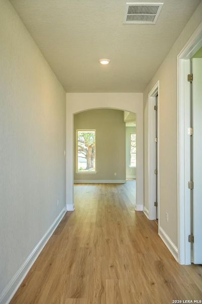 Spacious, unfurnished interior of a new home in Annabelle Ranch, San Antonio (Image 11).