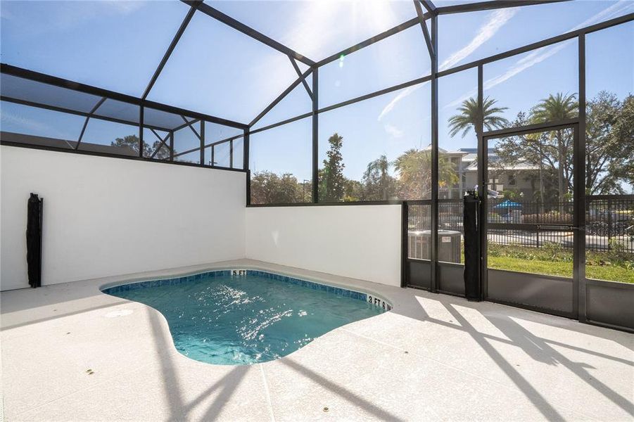 Exterior details and patio area of a home in Paradiso Grande, Orlando (Image 31).
