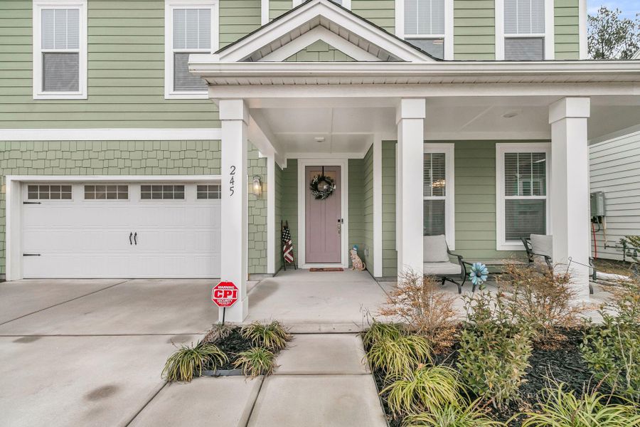 Exterior details and patio area of a home in Homecoming, Ravenel (Image 4).