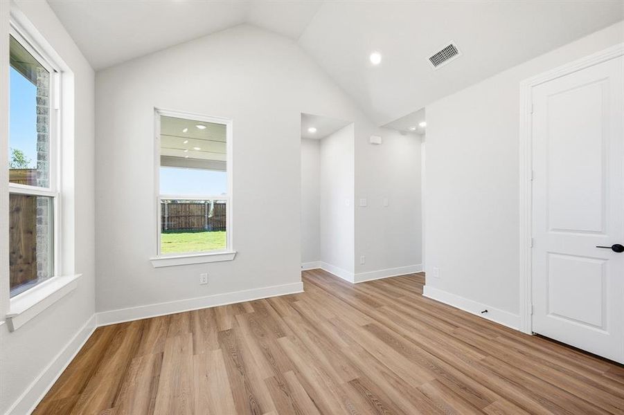 Spacious, unfurnished interior of a new home in Heritage Ranch: 40ft. lots, Sherman (Image 15). Spacious, unfurnished interior of a new home in Heritage Ranch: 40ft. lots, Sherman (Image 15).